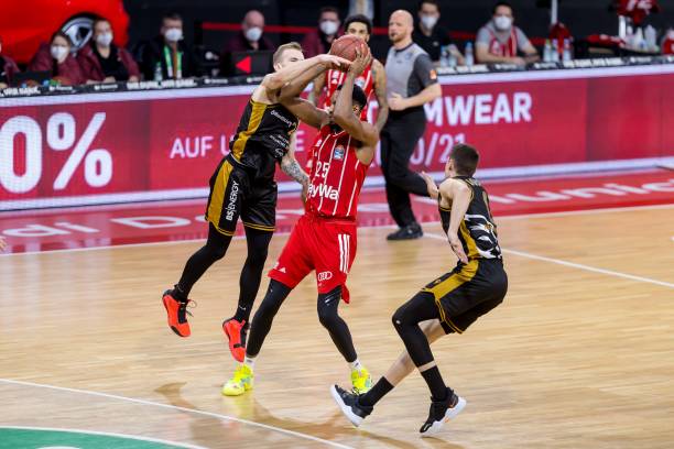 球队表现堪 球队表现堪